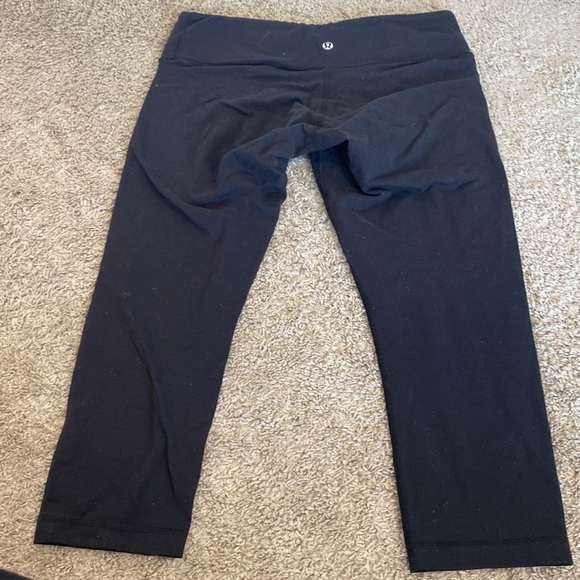 Lululemon wonder under crop - Picture 2 of 2